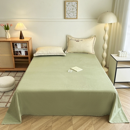 91家纺网 家纺一手货源 找家纺 （总）菲梵家纺 2025新款纯色双拼全棉加厚磨毛刺绣款套单床单（自然光场景）