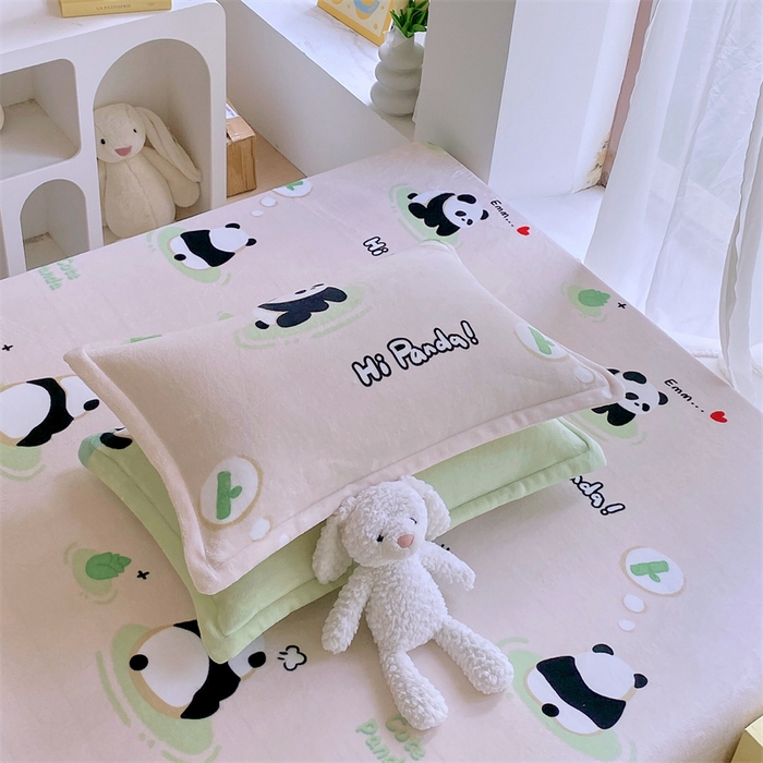 91家纺网 家纺一手货源 找家纺 凯儿家纺 2024新款A类牛奶绒印花枕套 熊猫宝贝