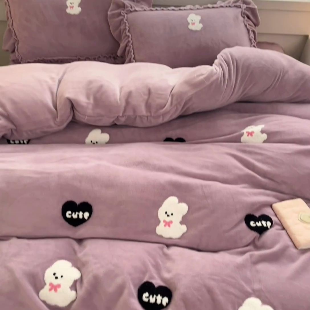 91家纺网 家纺一手货源 找家纺 亨通家纺 2024新款高克重法式牛奶绒四件套系列-可爱风 可爱风-紫