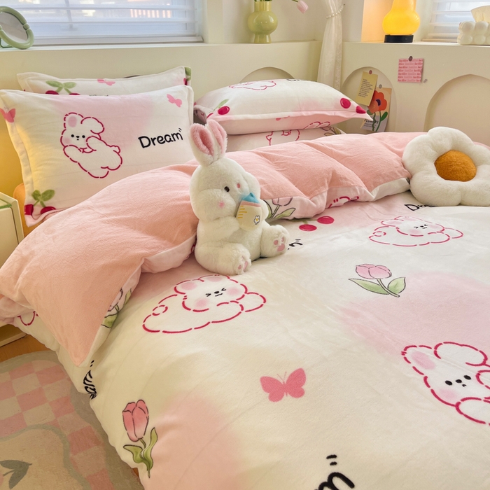 91家纺网 家纺一手货源 找家纺 2024新款小清新牛奶绒高克重加厚保暖四件套 爱心兔