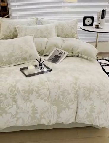 91家纺网 家纺一手货源 找家纺 2024新款A类高克重立体浮雕牛奶绒加厚保暖系列-四件套 花语绿灰