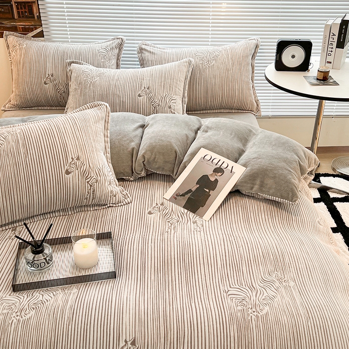 91家纺网 家纺一手货源 找家纺 2024新款A类高克重立体浮雕牛奶绒加厚保暖系列-被套 斑马灰