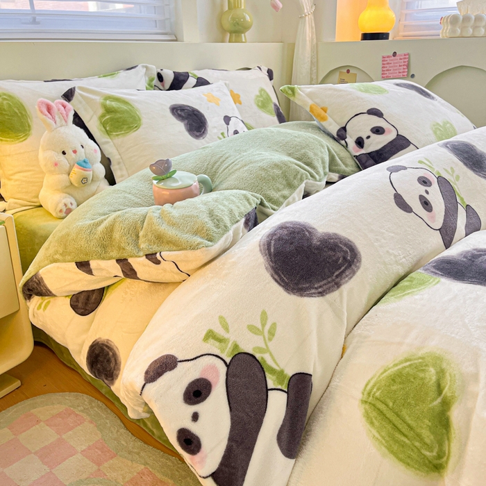 91家纺网 家纺一手货源 找家纺 2024新款小清新牛奶绒高克重加厚保暖四件套 爱心熊猫