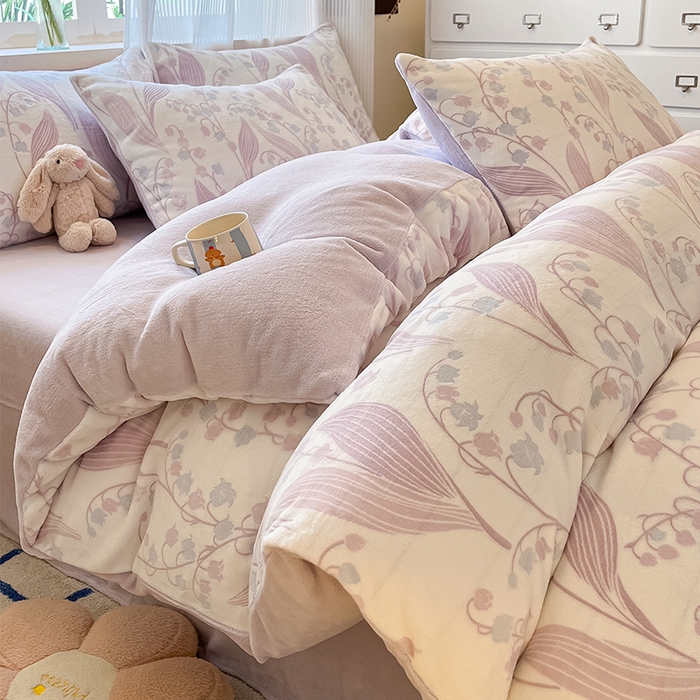 91家纺网 家纺一手货源 找家纺 高克重上色立体雕花牛奶绒着色烂花四件套宝宝绒婴儿绒秋冬加厚法兰绒珊瑚绒三件套 铃兰-紫