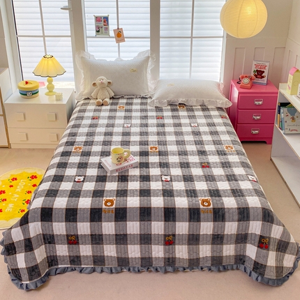 91家纺网 家纺一手货源 找家纺 （总）胜权家纺 2024秋冬新款A类印花牛奶绒加厚保暖圆角花边夹棉床盖