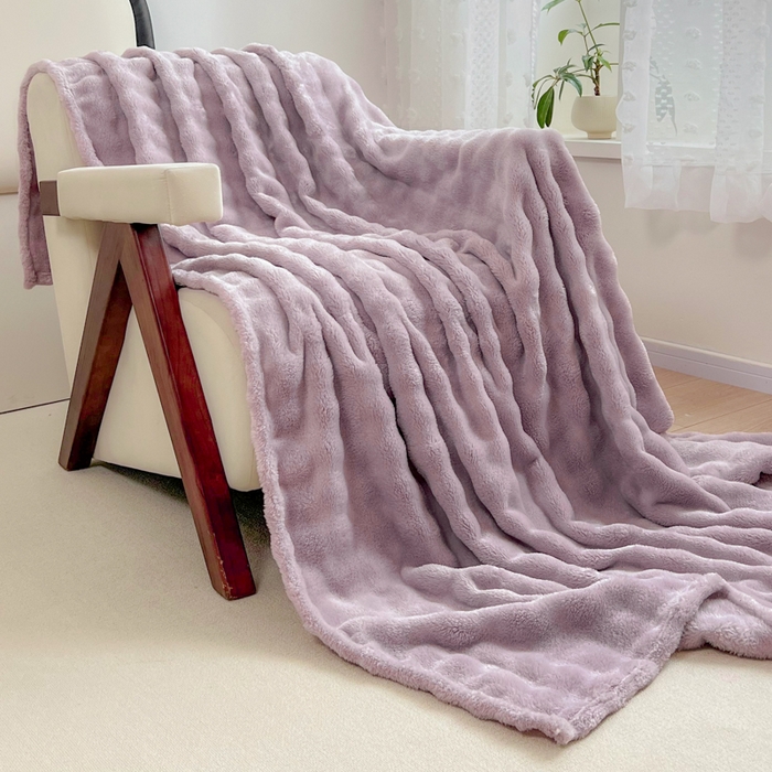 91家纺网 家纺一手货源 找家纺 羋多（原穆琪）2024新款高克重牛奶绒仿兔毛泡泡毛毯双面绒床单办公室多功能盖毯午睡沙发毯披肩毯 烟紫