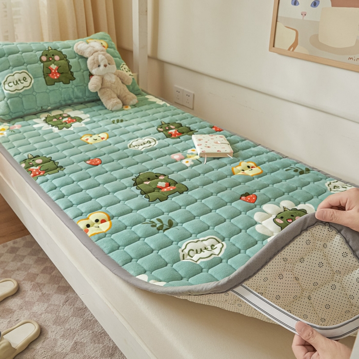 91家纺网 家纺一手货源 找家纺 卡伦家纺 2025新款A类牛奶绒夹棉加厚床垫学生宿舍单人床垫 呆萌恐龙