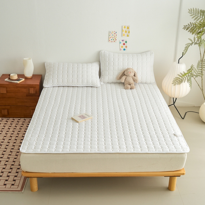 91家纺网 家纺一手货源 找家纺 侨鑫 2024新款亲肤磨毛夹棉床垫 白色