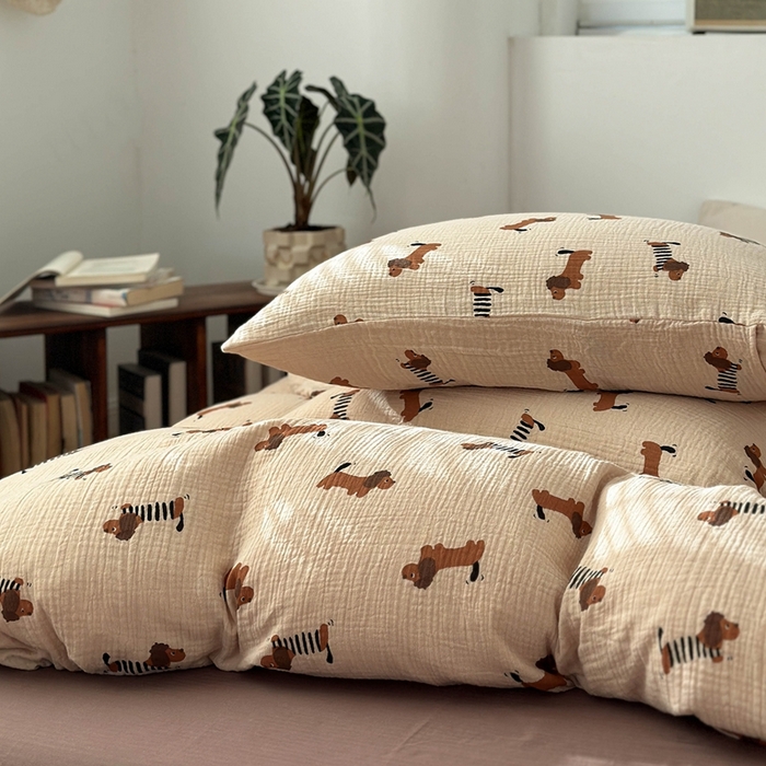 91家纺网 家纺一手货源 找家纺 洋铭区（原狠狠爱） 2024新款皱皱纱四件套 腊肠狗狗