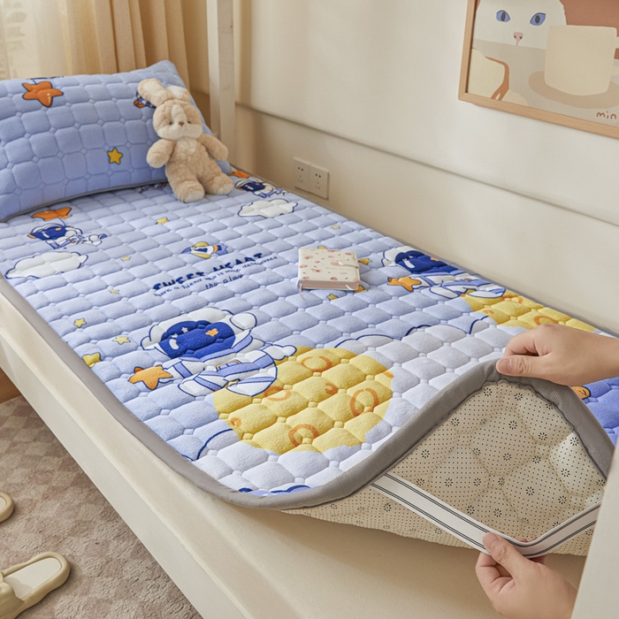 91家纺网 家纺一手货源 找家纺 卡伦家纺 2025新款A类牛奶绒夹棉加厚床垫学生宿舍单人床垫 傲游太空