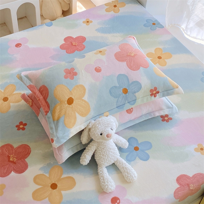 91家纺网 家纺一手货源 找家纺 凯儿家纺 2024新款A类牛奶绒印花枕套 彩韵花香