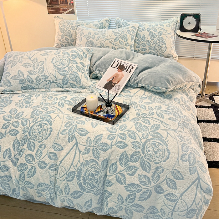 91家纺网 家纺一手货源 找家纺 2024新款A类高克重立体浮雕牛奶绒加厚保暖系列-被套 爱意浓蓝