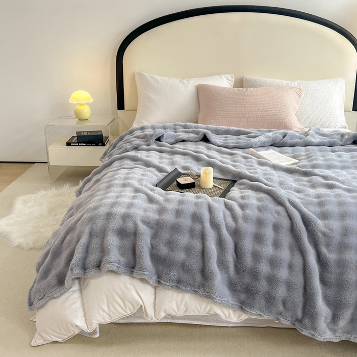 91家纺网 家纺一手货源 找家纺 羋多（原穆琪）2024新款高克重牛奶绒仿兔毛泡泡毛毯双面绒床单办公室多功能盖毯午睡沙发毯披肩毯 太空灰