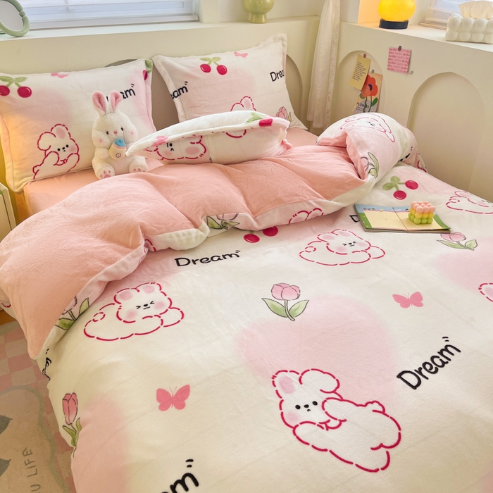 91家纺网 家纺一手货源 找家纺 2024新款小清新牛奶绒高克重加厚保暖四件套 爱心兔