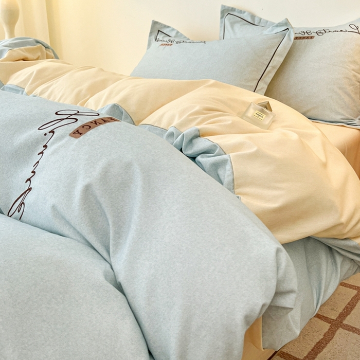 91家纺网 家纺一手货源 找家纺 菲梵家纺 2025新款纯色双拼全棉加厚磨毛刺绣款四件套（自然光场景） 天空蓝+奶昔白