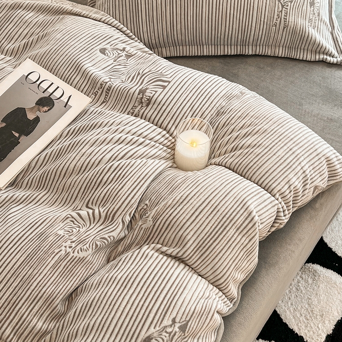 91家纺网 家纺一手货源 找家纺 2024新款A类高克重立体浮雕牛奶绒加厚保暖系列-枕套 斑马灰