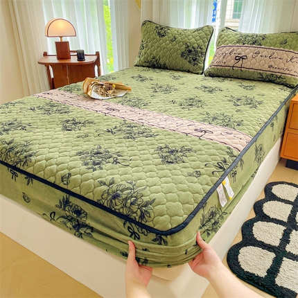 91家纺网 家纺一手货源 找家纺 （总）康纳利 2024新款A类抗菌加厚牛奶绒印花夹棉包边床笠可搭配同款四件套提供买家秀