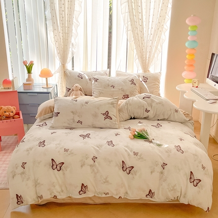 91家纺网 家纺一手货源 找家纺 （总）桃子家居 2024新款ins小清新花卉少女卡通跑量牛奶绒系列四件套