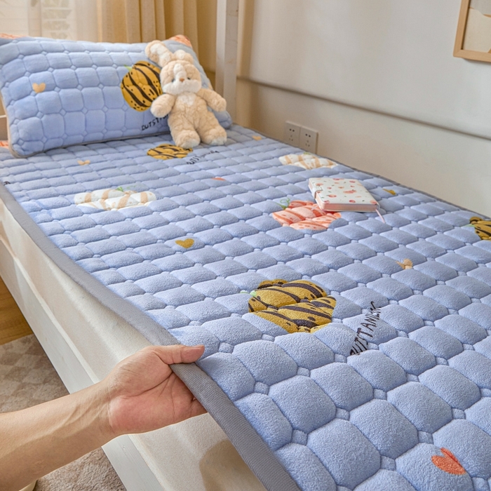 91家纺网 家纺一手货源 找家纺 卡伦家纺 2025新款A类牛奶绒夹棉加厚床垫学生宿舍单人床垫 南瓜灰灰