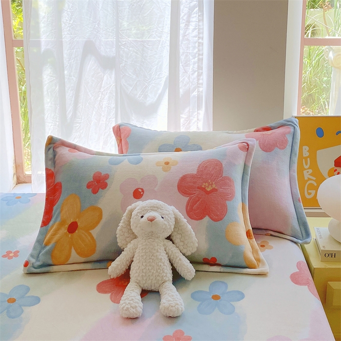 91家纺网 家纺一手货源 找家纺 凯儿家纺 2024新款A类牛奶绒印花枕套 彩韵花香