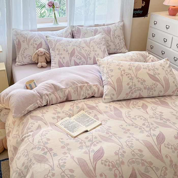 91家纺网 家纺一手货源 找家纺 高克重上色立体雕花牛奶绒着色烂花四件套宝宝绒婴儿绒秋冬加厚法兰绒珊瑚绒三件套 铃兰-紫