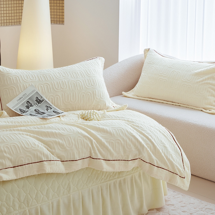 91家纺网 家纺一手货源 找家纺 舒梦琪家纺 2024新款雕花绒床盖一字绣四件套 min奶白