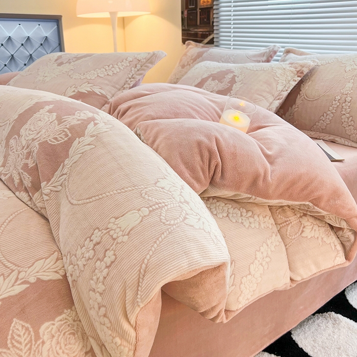 91家纺网 家纺一手货源 找家纺 2024新款A类高克重立体浮雕牛奶绒加厚保暖系列-被套 北欧经典