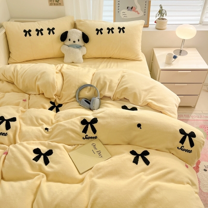 91家纺网 家纺一手货源 找家纺 亨通家纺 2024新款牛奶绒毛巾绣四件套系列-蝴蝶结 蝴蝶结-奶黄