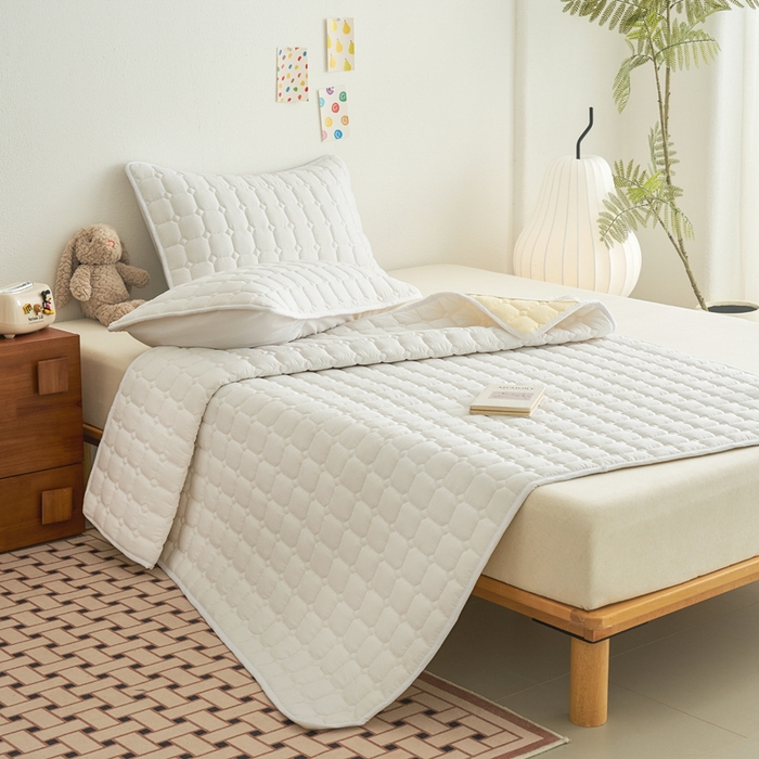 91家纺网 家纺一手货源 找家纺 侨鑫 2024新款亲肤磨毛夹棉床垫 白色