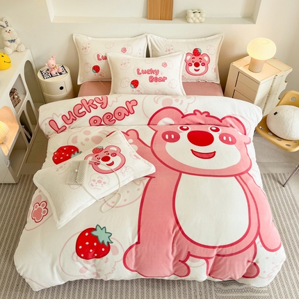 2024新款A类高克重牛奶绒大版印花保暖四件套 幸运草莓熊