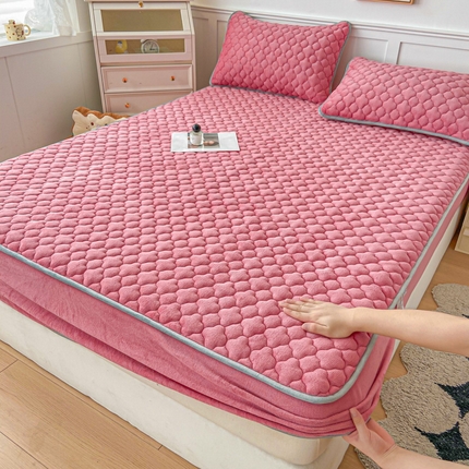 91家纺网 家纺一手货源 找家纺 （总）康纳利 2024新款A类抗菌加厚牛奶绒印花夹棉包边床笠可搭配同款四件套提供买家秀