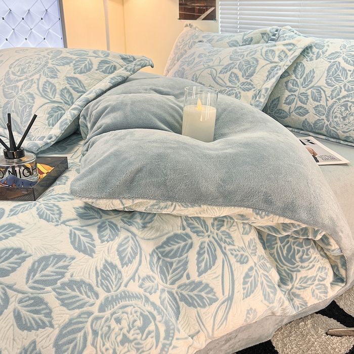 91家纺网 家纺一手货源 找家纺 2024新款A类高克重立体浮雕牛奶绒加厚保暖系列-被套 爱意浓蓝