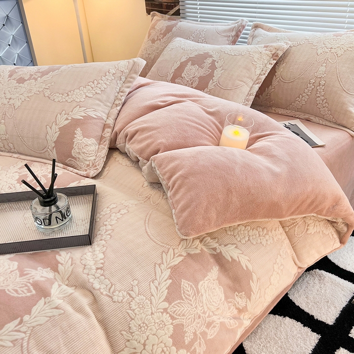 91家纺网 家纺一手货源 找家纺 2024新款A类高克重立体浮雕牛奶绒加厚保暖系列-被套 北欧经典