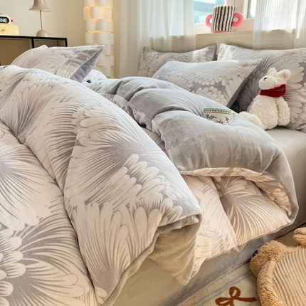 91家纺网 家纺一手货源 找家纺 莱茵家居 2024新款a类加厚立体雕花牛奶绒四件套 烟花-灰