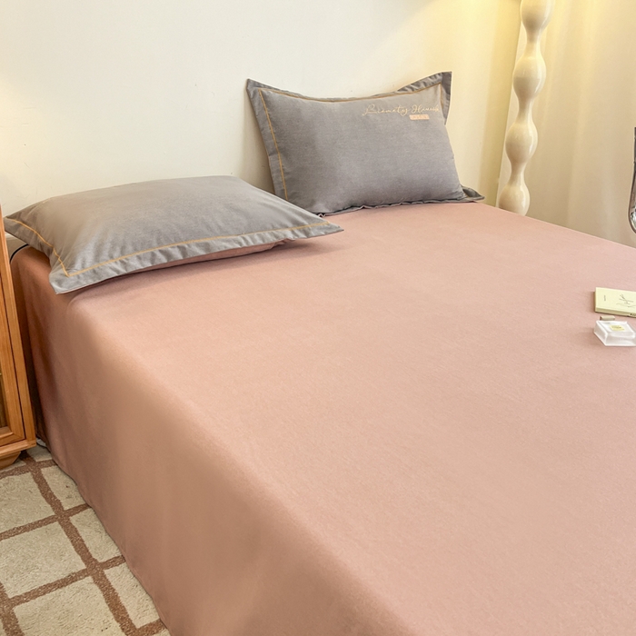 91家纺网 家纺一手货源 找家纺 菲梵家纺 2025新款纯色双拼全棉加厚磨毛刺绣款套单床单（自然光场景） 铂金粉