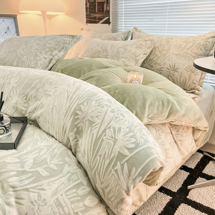 91家纺网 家纺一手货源 找家纺 2024新款A类高克重立体浮雕牛奶绒加厚保暖系列-被套 花语绿灰