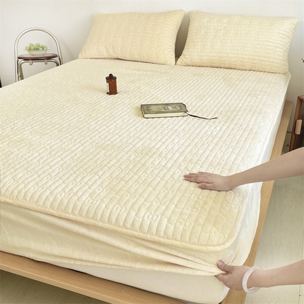 91家纺网 家纺一手货源 找家纺 Sweet dreams甜梦 2024新款牛奶绒蝴蝶结纯色夹棉床笠 米黄