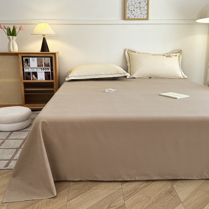 91家纺网 家纺一手货源 找家纺 菲梵家纺 2025新款纯色双拼全棉加厚磨毛刺绣款套单床单（自然光场景） 奶茶