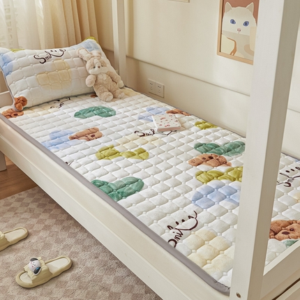 91家纺网 家纺一手货源 找家纺 卡伦家纺 2025新款A类牛奶绒夹棉加厚床垫学生宿舍单人床垫 爱心熊