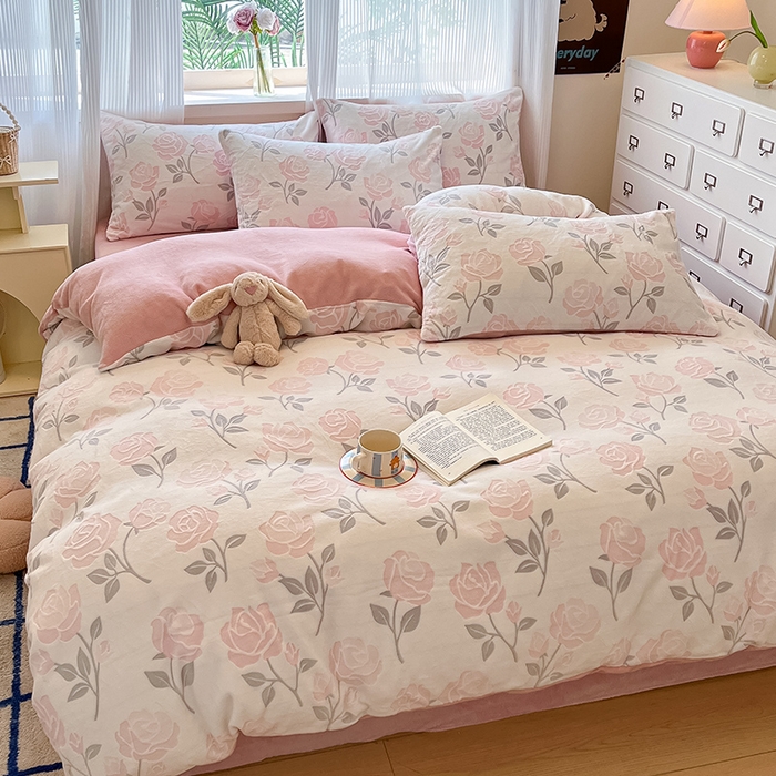 91家纺网 家纺一手货源 找家纺 高克重上色立体雕花牛奶绒着色烂花四件套宝宝绒婴儿绒秋冬加厚法兰绒珊瑚绒三件套 觅恋-粉