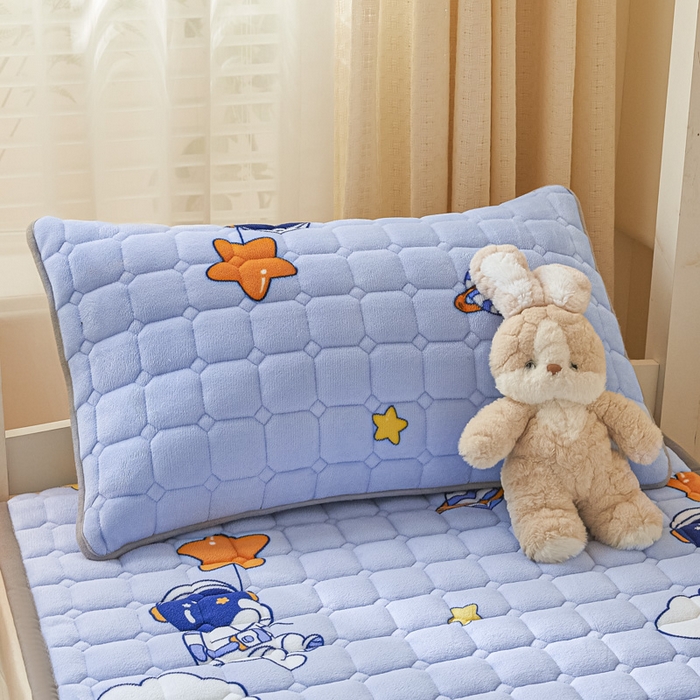 91家纺网 家纺一手货源 找家纺 卡伦家纺 2025新款A类牛奶绒夹棉加厚床垫学生宿舍单人床垫 傲游太空