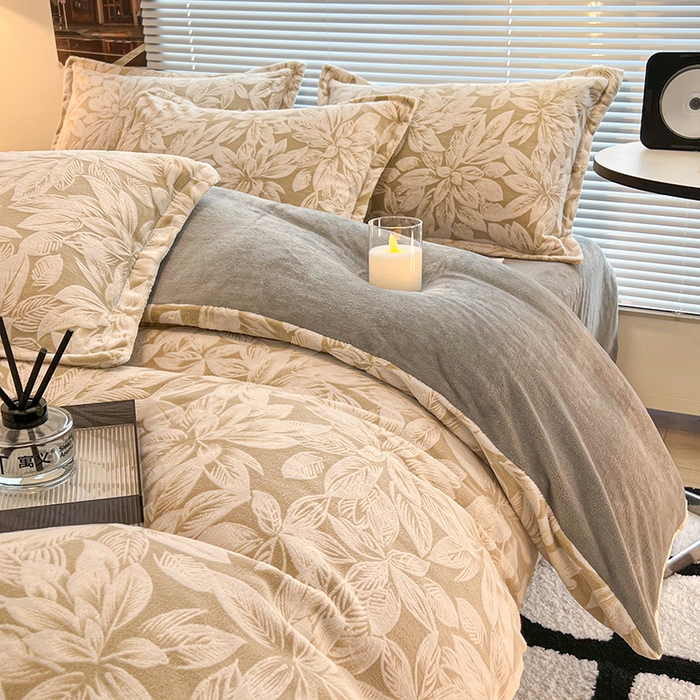 91家纺网 家纺一手货源 找家纺 2024新款A类高克重立体浮雕牛奶绒加厚保暖系列-枕套 春之物语绿灰