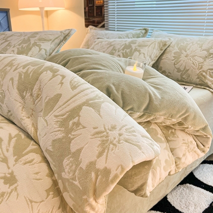 91家纺网 家纺一手货源 找家纺 2024新款A类高克重立体浮雕牛奶绒加厚保暖系列-四件套 时光向暖绿