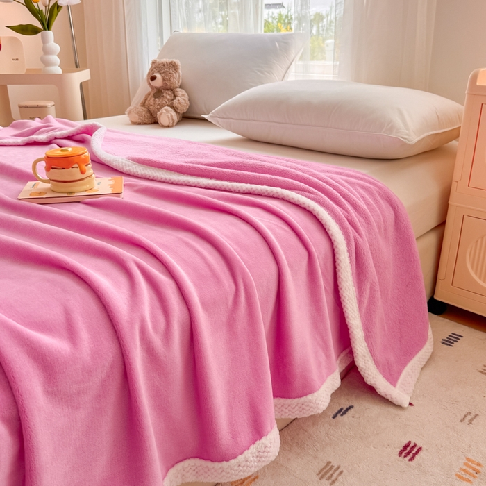 91家纺网 家纺一手货源 找家纺 侨鑫 2024新款高克重牛奶绒纯色毛毯 粉色