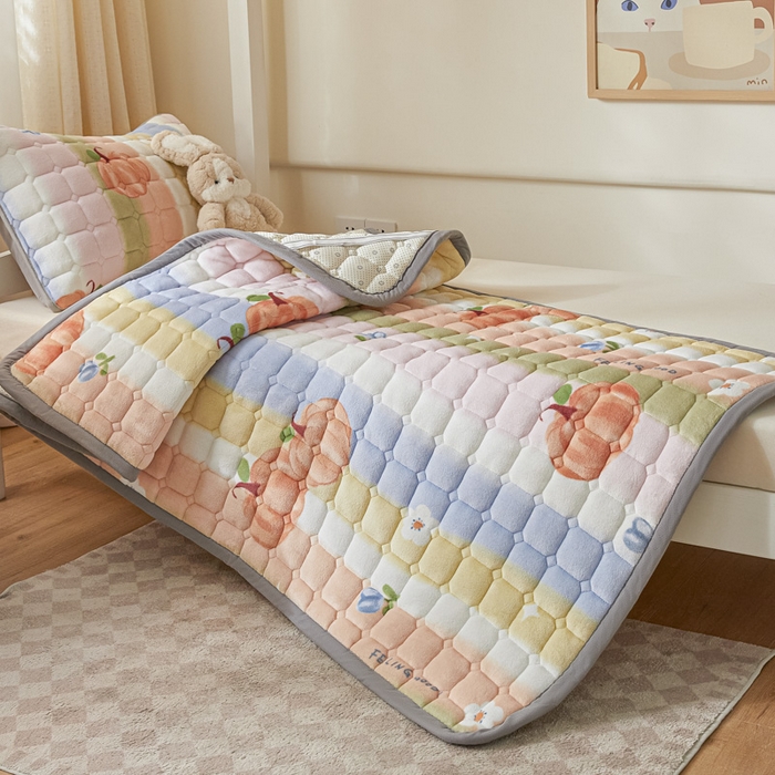 91家纺网 家纺一手货源 找家纺 卡伦家纺 2025新款A类牛奶绒夹棉加厚床垫学生宿舍单人床垫 南瓜派