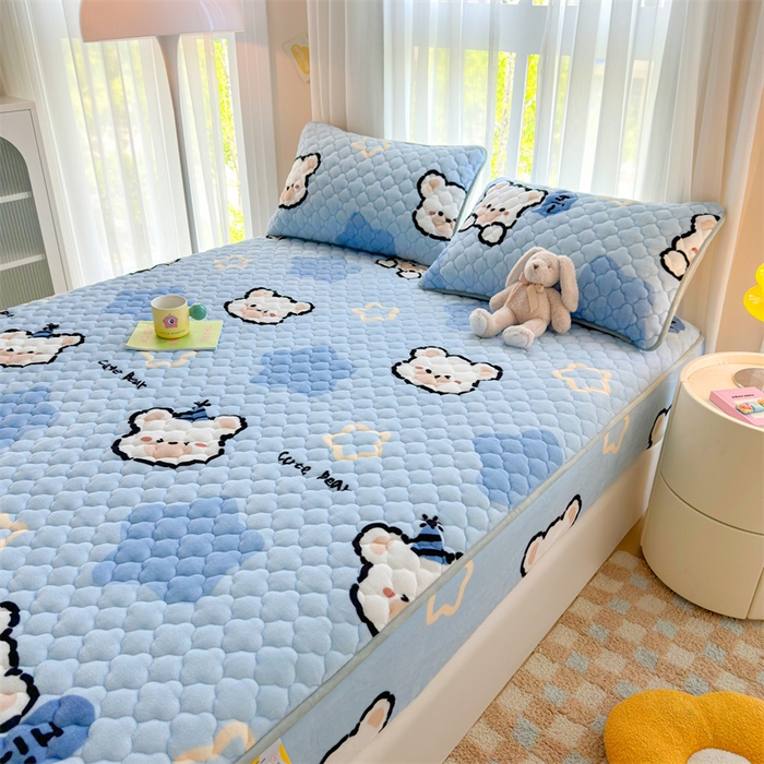 91家纺网 家纺一手货源 找家纺 康纳利 2024新款A类抗菌加厚牛奶绒印花夹棉包边床笠可搭配同款四件套提供买家秀 幸运熊