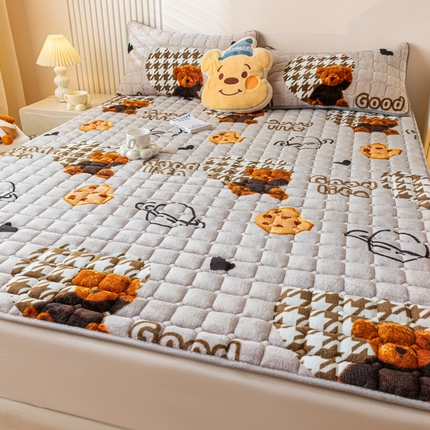 卡伦家纺 2025新款A类牛奶绒夹棉加厚床垫单人双人床垫保护垫 甜心小熊