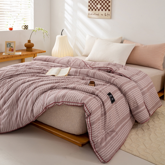 91家纺网 家纺一手货源 找家纺 维洋家纺 2025新款A类色织大豆被-无印条格单被 良品豆沙