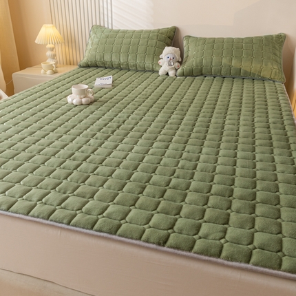 91家纺网 家纺一手货源 找家纺 卡伦家纺 2025新款A类牛奶绒夹棉加厚床垫单人双人床垫保护垫 抹茶绿