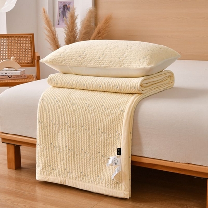 91家纺网 家纺一手货源 找家纺 （总）有货 2024新款消光透气暖绒繁星床盖三件套